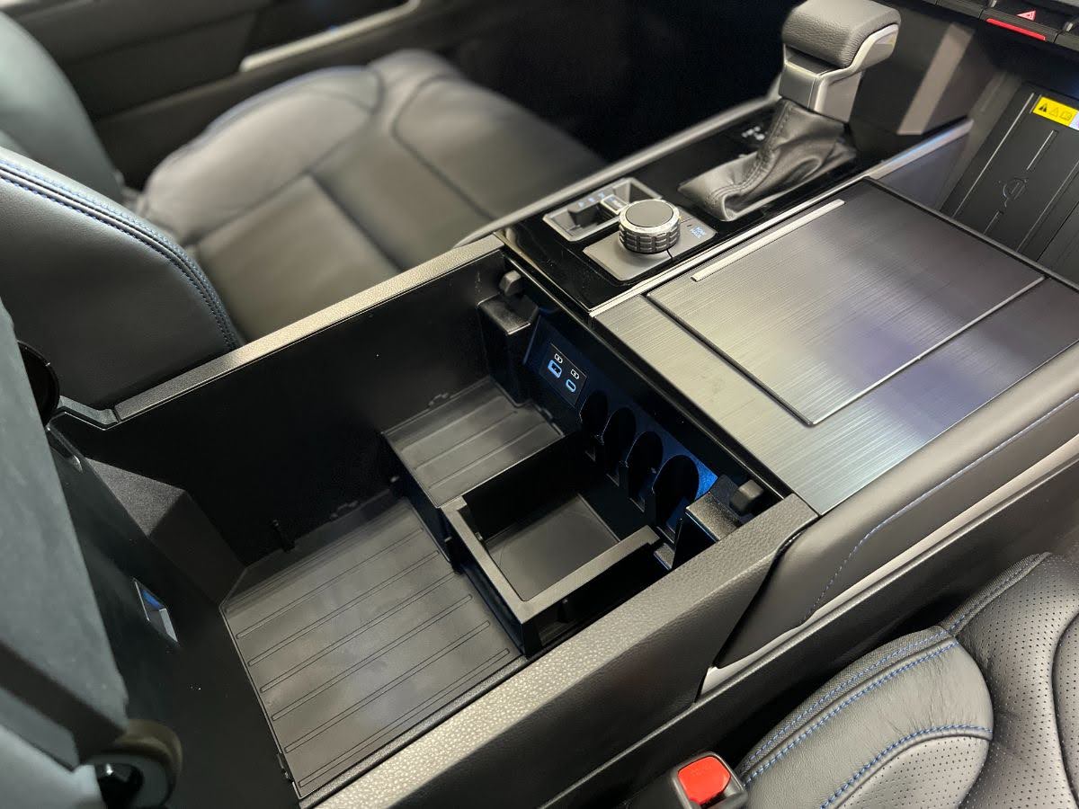 2022 Tundra Platinum Photo Gallery in Black 13 2022 Tundra Platinum Photo Gallery in Black 13
